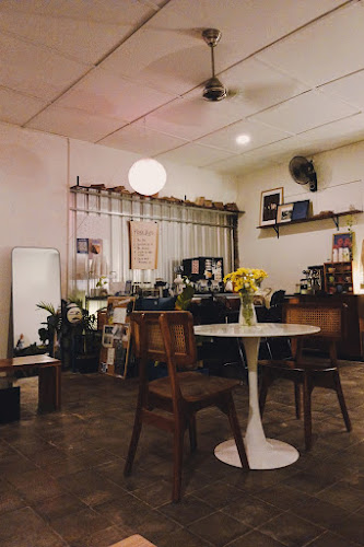 Back On 13 Coffee Shop