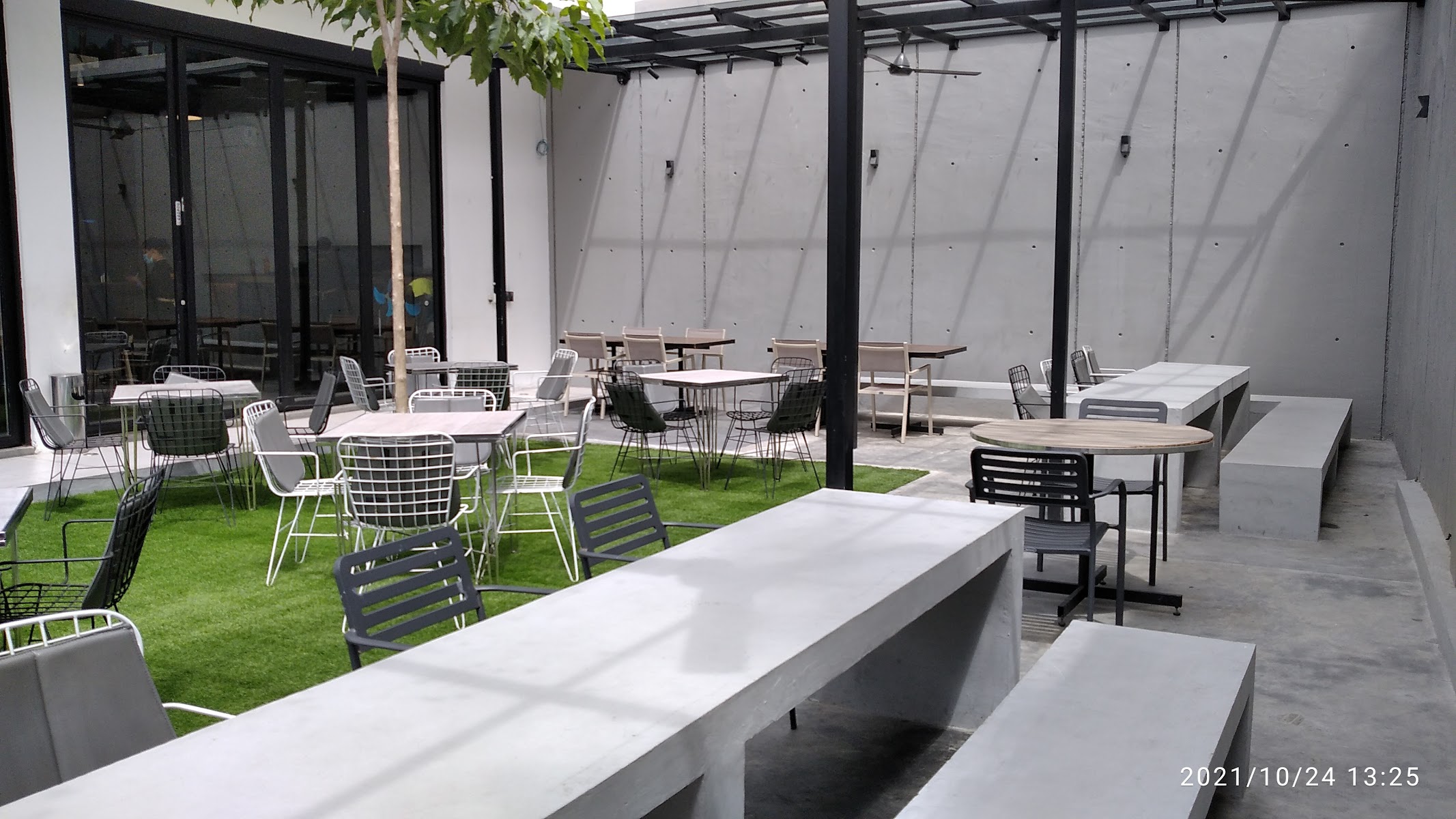 PEOPLE'S PLACE CAFE Medan